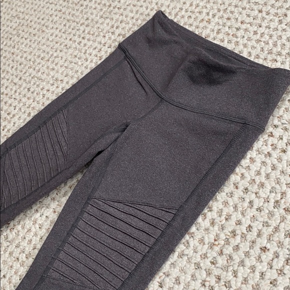 ALO Yoga Pants - NWOT ALO Yoga Moto Legging Slate Glossy XXS